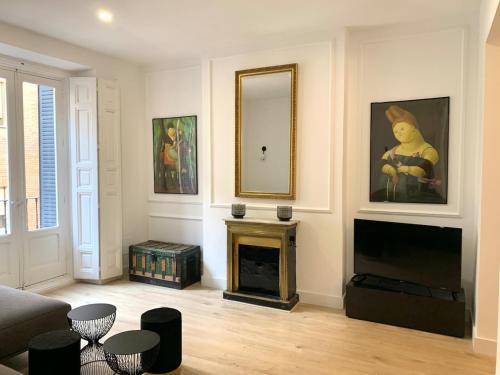 Spacious, newly renovated apartment next to Gran Vía