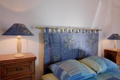 מיטה או מיטות בחדר ב-La Caminade