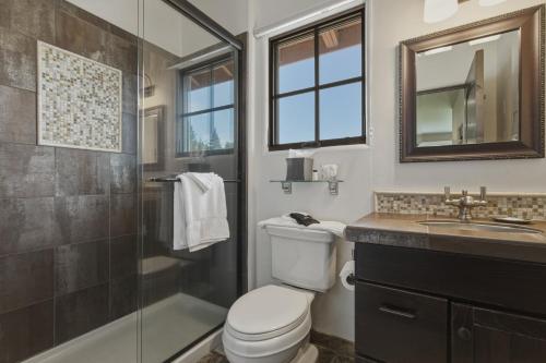 a bathroom with a toilet and a shower and a sink at Columbia Cliff Villas in Hood River