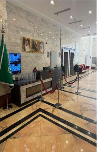 a lobby with a bar with a red rope at فندق كرمك اجياد السد in Ajyad