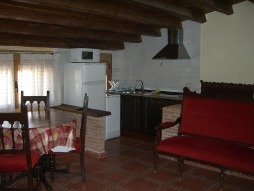 Kuchyň nebo kuchyňský kout v ubytování Casa Rural La Muralla