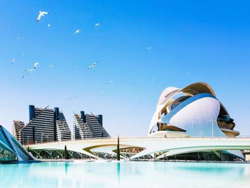 Premium Penthouse with Large Terrace, Ocean Views & Opposite the City of Arts and Sciences