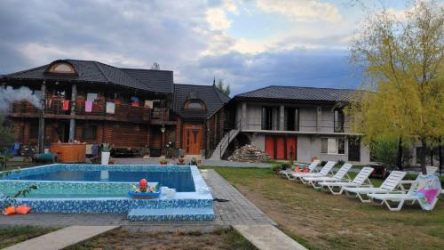 a house with a swimming pool in front of a house at Фазенда "Змерега" in Solotvyno