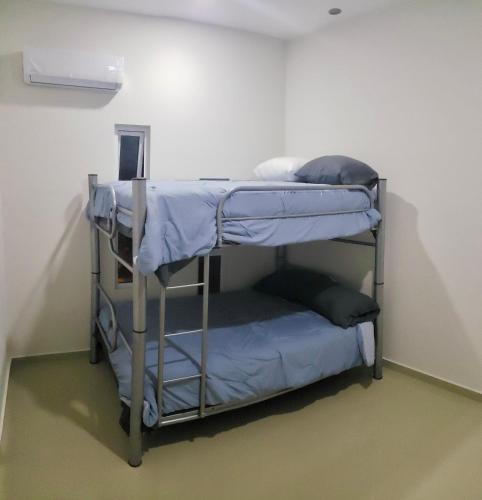 a couple of bunk beds in a room at Torre Monaco en Sabalo Country in Mazatlán
