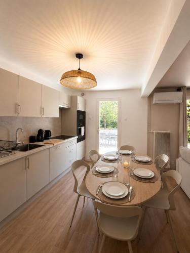 Villa Occitane - Elegant 6 Bedroom House with Garden