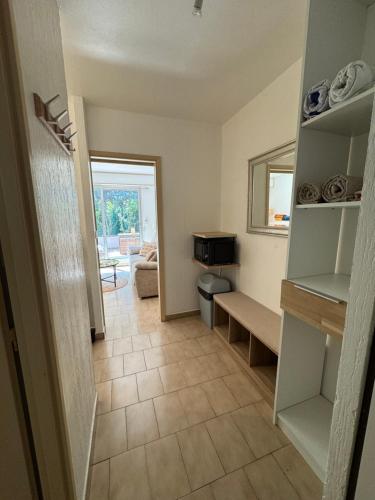 Studio avec terrasse, 150m de la plage
