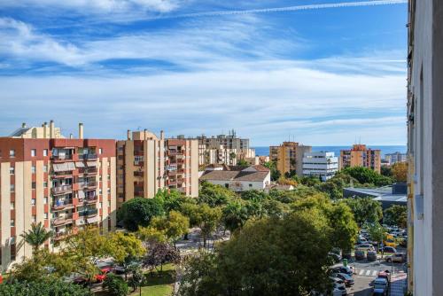 Elegant apartment in Marbella with sea and mountain view.
