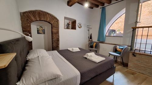 a bedroom with a bed with two towels on it at La Casetta di Cri in Todi