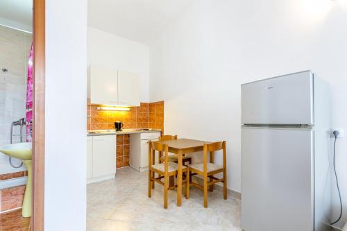 Apartments by the sea Baska Voda, Makarska - 2756
