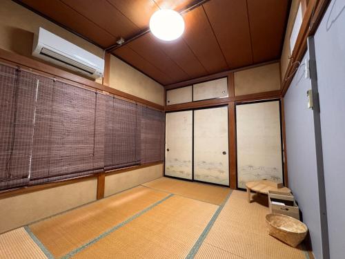 an empty room with a table and a bench in it at Calmbase西伊豆いざよい in Numazu