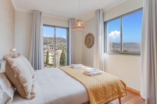 Sea & Mountain View Apartment, Funchal, Parking