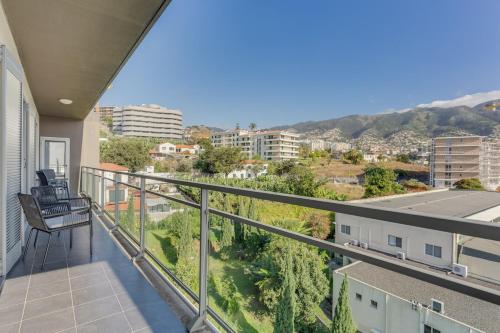 Sea & Mountain View Apartment, Funchal, Parking