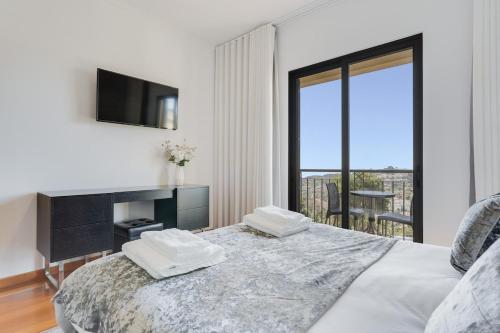 Funchal Villa With Sea View, Pool & Games Room