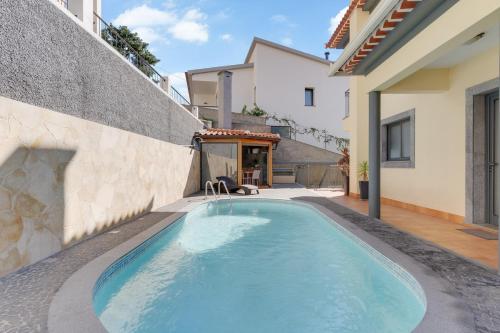 Funchal Villa With Sea View, Pool & Games Room