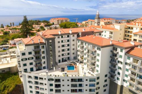 Sunflower Ocean View Apartment With Pool & Parking