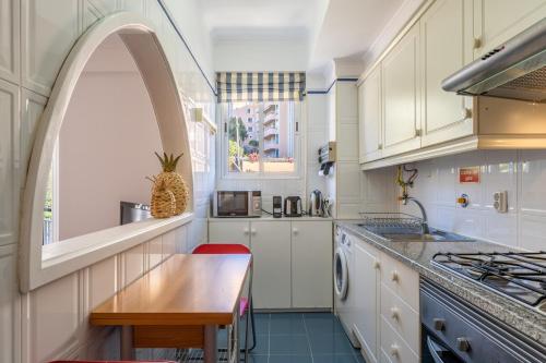 Sea View Apartment, Rooftop Terrace & Free Parking