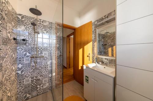 Sea View Apartment, Rooftop Terrace & Free Parking