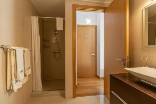 Santa Luzia Funchal View 2Br Pool, Ac & Parking