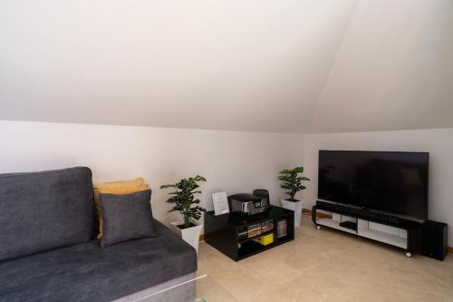 Santa Luzia Funchal View 2Br Pool, Ac & Parking