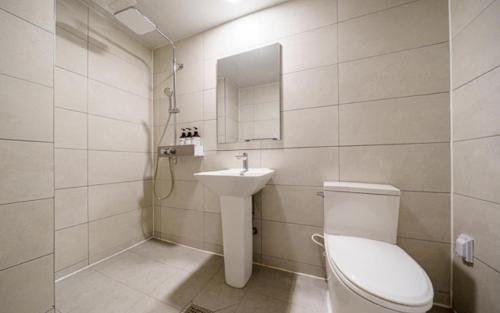 a bathroom with a toilet and a sink at Ryokan Hotel The Red Dragonfly in Incheon