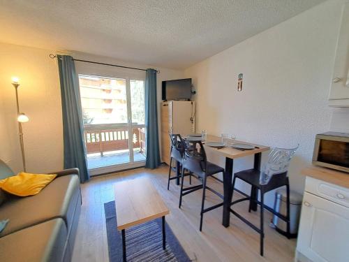 Studio confort pour 4, secteur calme avec parking couvert