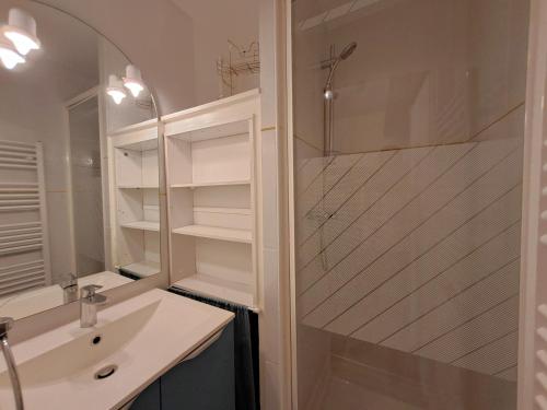 Studio confort pour 4, secteur calme avec parking couvert