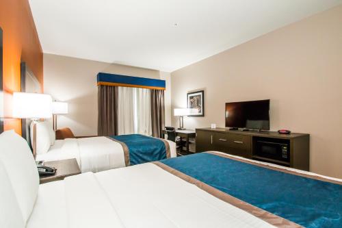 Postel nebo postele na pokoji v ubytování Executive Inn Fort Worth West
