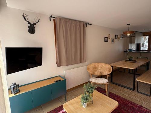 Chalet rénové avec parking, balcon - 7 pers.