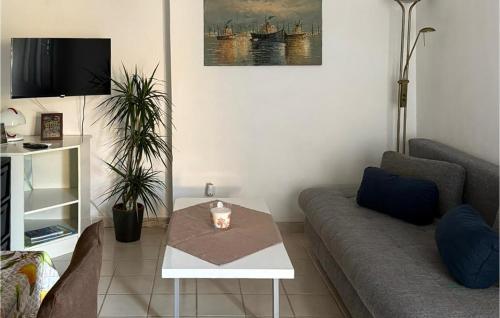 1 Bedroom Stunning Apartment In Pula