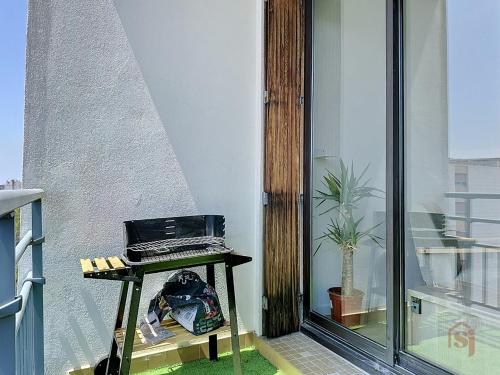 Balcony with BBQ - AC - La Timone 5 minutes away