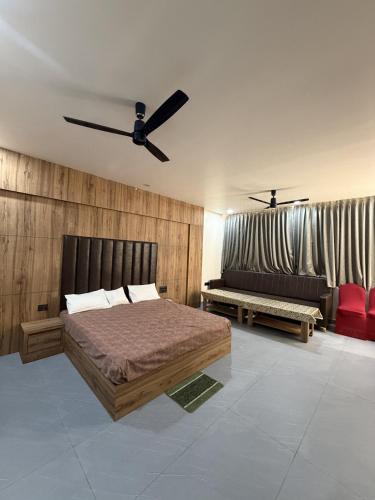 a bedroom with a bed and a ceiling fan at Hotel RK Gharana Inn in Siwān