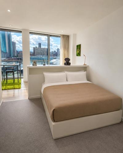 a bedroom with a bed and a view of the city at Cozy City View Apartment in Birmingham