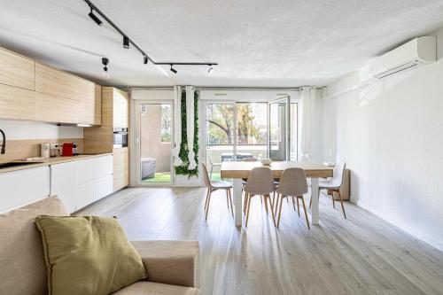 Comfort and serenity with A C, Parking and Balcony