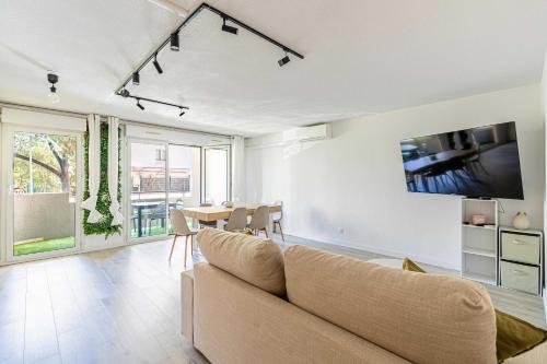 Comfort and serenity with A C, Parking and Balcony