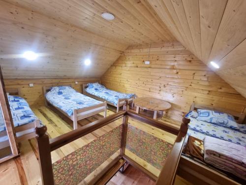 an overhead view of a wooden cabin with two beds at Ранч ДИМ in Ivanjica