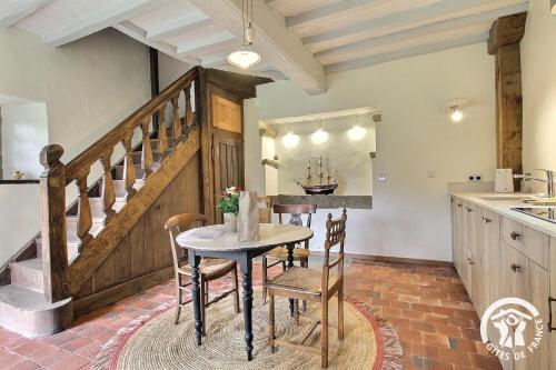 a kitchen and dining room with a table and chairs at La tour carrée in Trimer