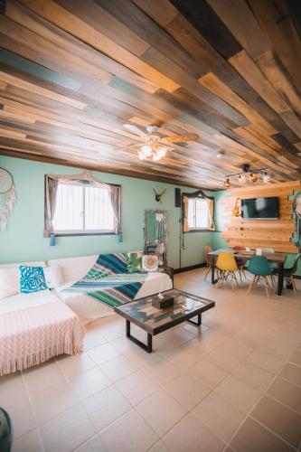 a living room with a couch and a table at Cottage ke'oke'o in Yomitan