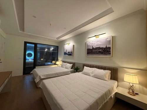 a bedroom with two beds and a window at Huong Sky Co To in Chung Cap