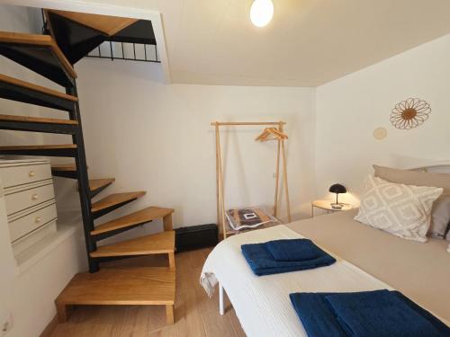 a bedroom with a bunk bed and a staircase at Refúgio do Zé Espanhol in Arcos de Valdevez