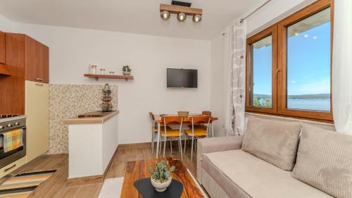 Beachfront apartment 2 - Dramalj by Villas Guide