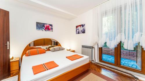 Beachfront apartment 3 - Dramalj by Villas Guide