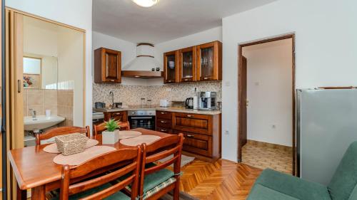 Beachfront apartment 4 - Dramalj by Villas Guide