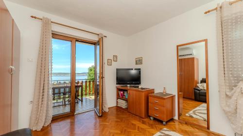 Beachfront apartment 4 - Dramalj by Villas Guide