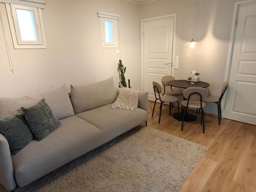 a living room with a couch and a table at Metsäniitty in Kempele
