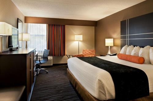 a hotel room with a large bed and a television at Best Western Plus BWI Airport Hotel - Arundel Mills in Elkridge