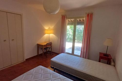 Family villa in wooded estate near the sea