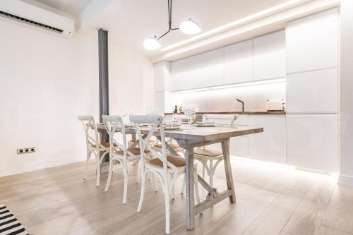 Spacious Historic Centre Apartment REMS