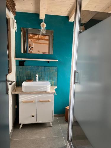 a bathroom with a sink and a mirror at La Cabane - Studio à la campagne avec Clim - Annecy 15 min in Marcellaz-Albanais