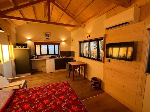 a room with a kitchen and a living room at La Cabane - Studio à la campagne avec Clim - Annecy 15 min in Marcellaz-Albanais