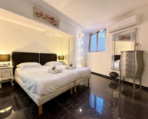 3-bedroom apt on two levels close to the Palais